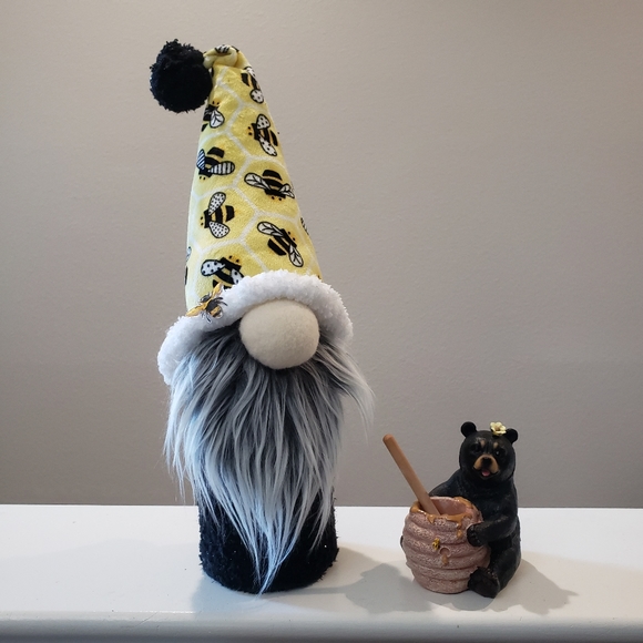 Bee loving Gnome - Picture 7 of 12